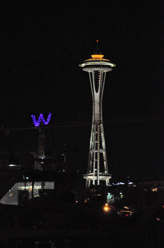 Space Needle vestida para a noite, em Seattle, no estado de Washington, nos Estados Unidos